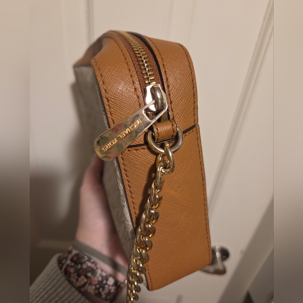 Michael Kors Off White, Grey, and Brown MK Print crossbody jet set bag - Picture 16 of 16